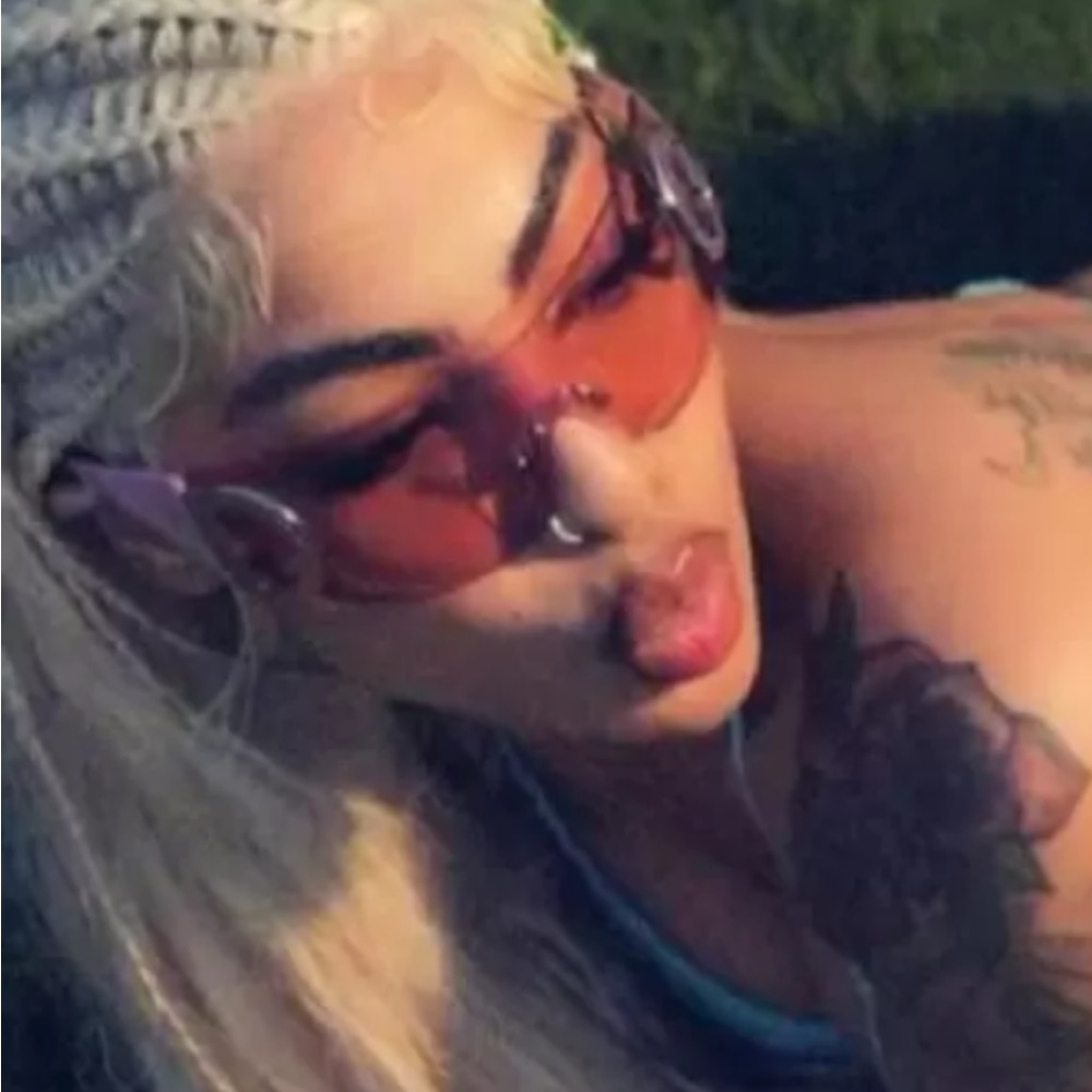 RE-EDITION SUNGLASSES 😎 - Picture 4 of 10